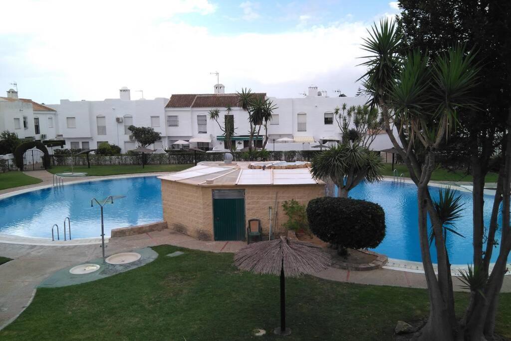 Alojamiento con piscina para grandes grupos en Real de La Barrosa - 1
