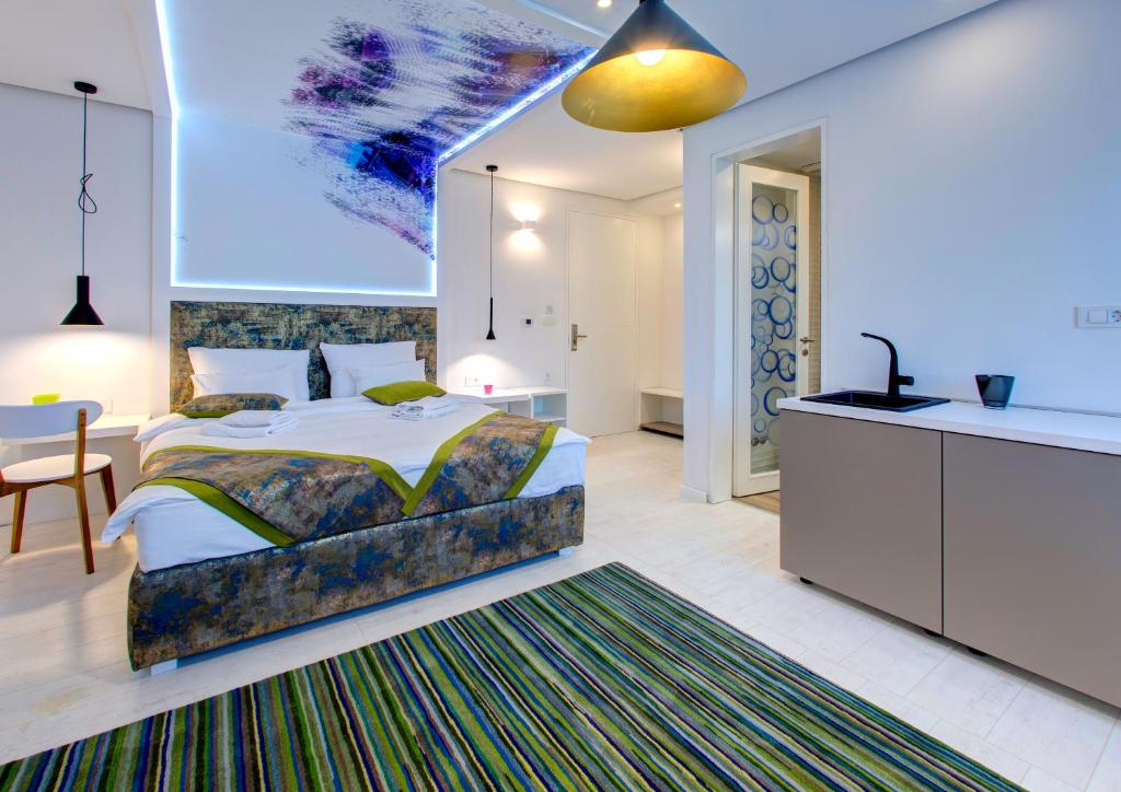 Diamond Rain Boutique Hotel - 4