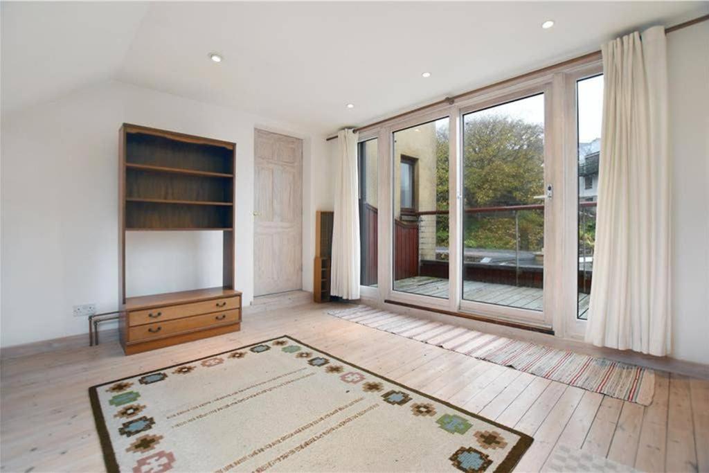 Unique, perfectly located town centre house photo