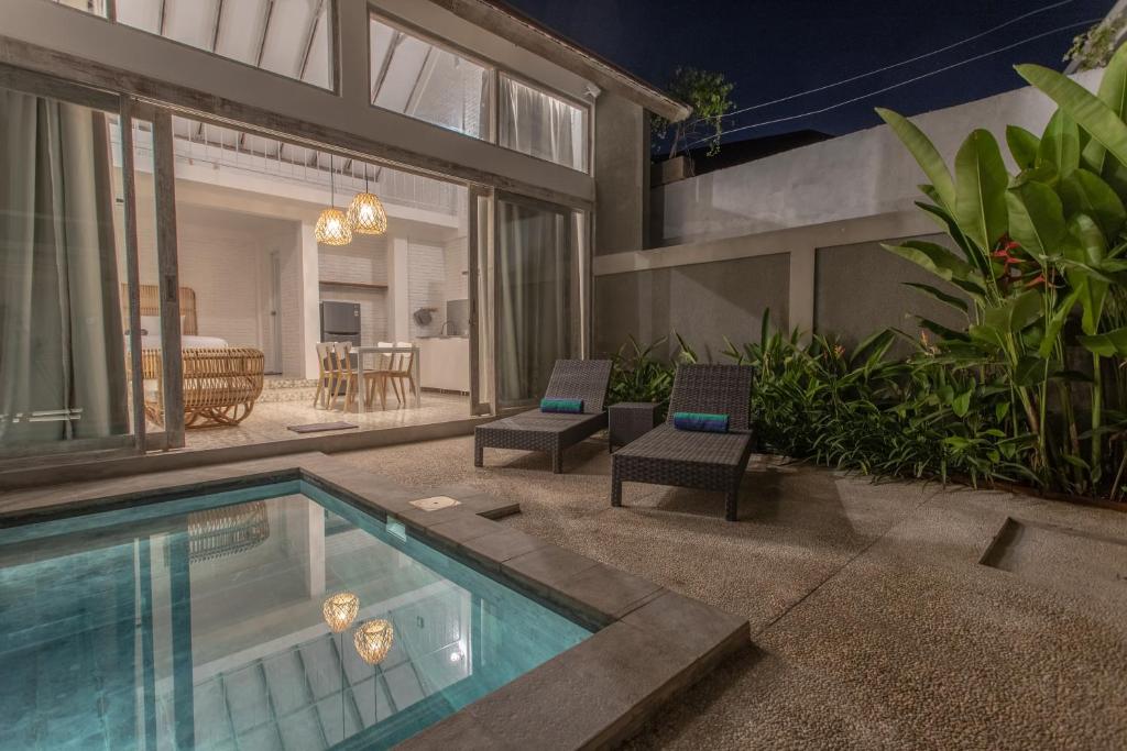 White Studio, villa with private pool Canggu — Hotel in Bali