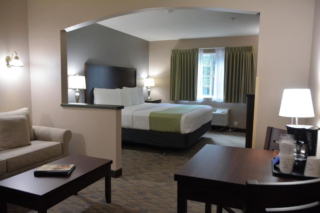 FairBridge Inn and Suites DuPont photo