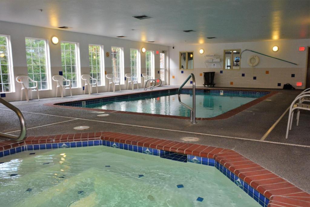 FairBridge Inn and Suites DuPont photo