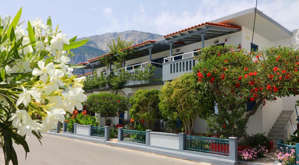 Angela Beach Apartments — Hotel in Samos Island