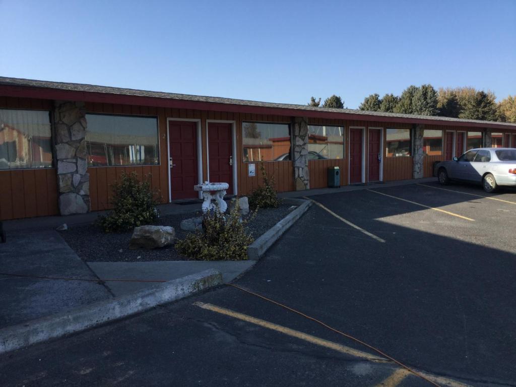 Knights Inn - Boardman OR photo