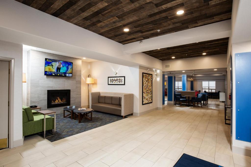 Holiday Inn Express Grande Prairie photo