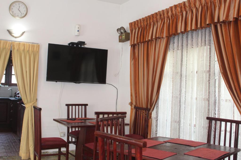 Shared lounge/TV area