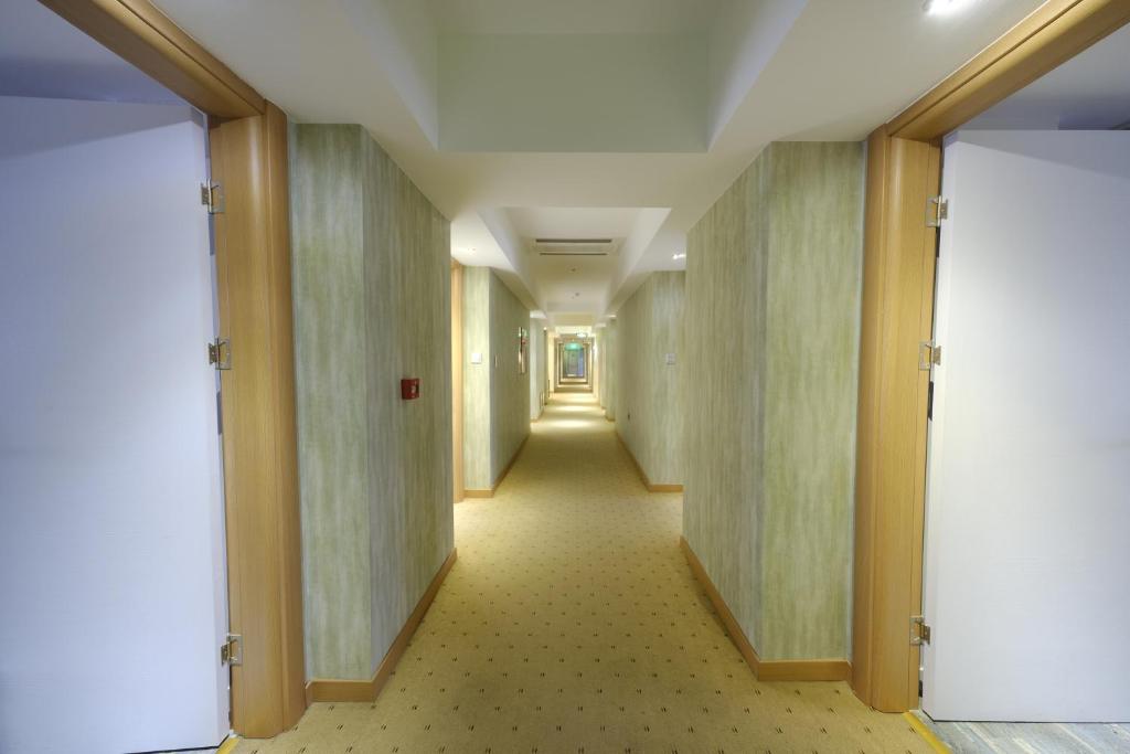 leto city hotel photo