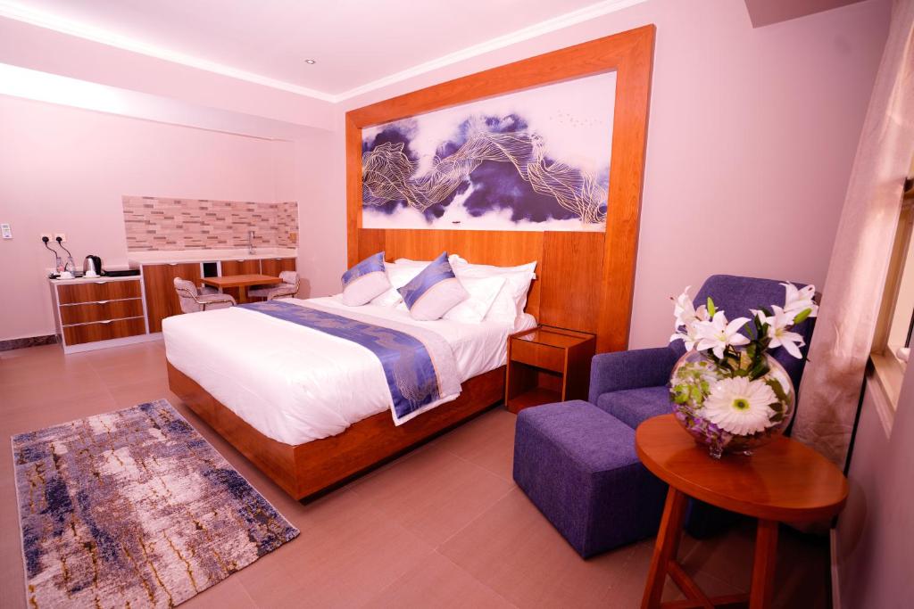 Suite blue photo