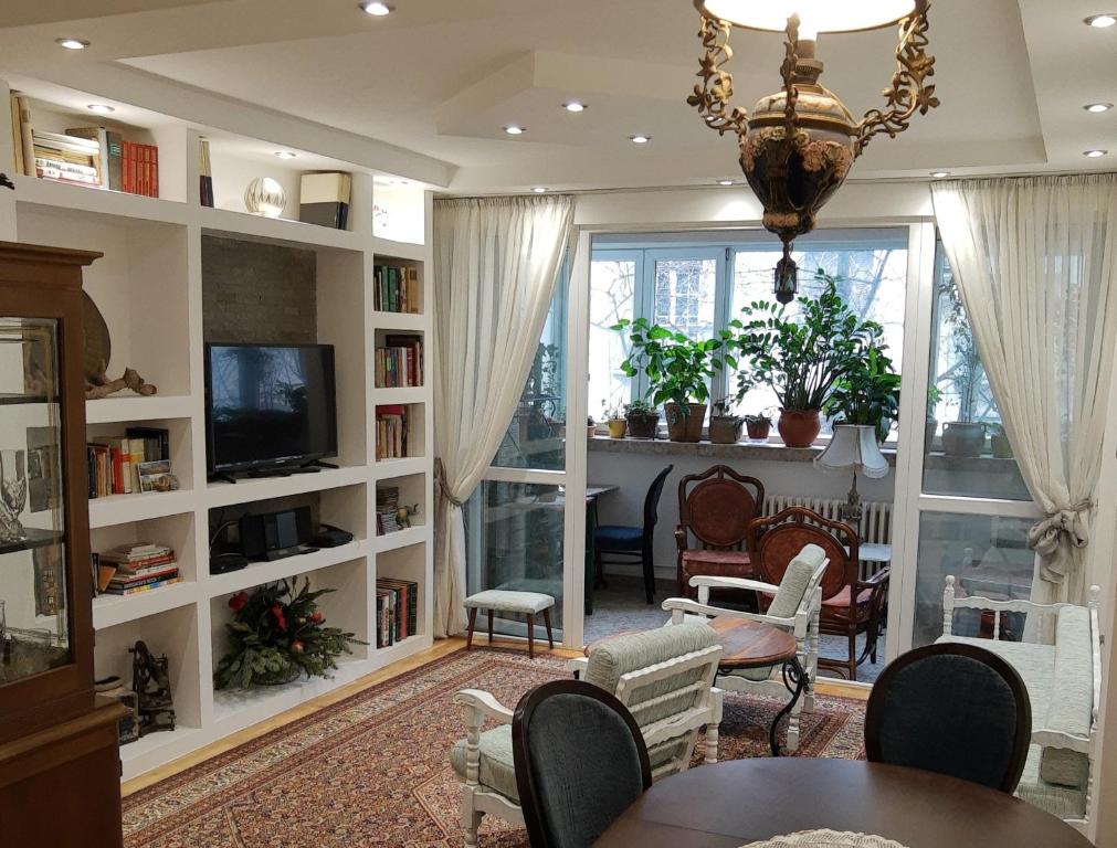 Snug, Homely Apartment by the Temple - 3