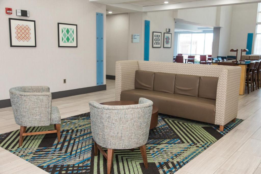 Holiday Inn Express Hotel & Suites Columbia-Fort Jackson photo