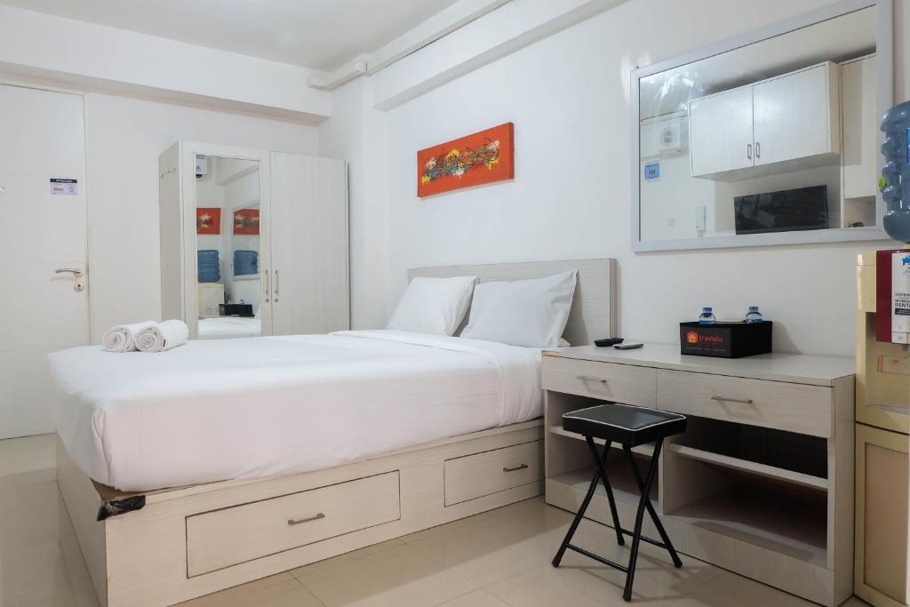 Tidy Studio Apartment at Bassura City near Shopping Mall By Travelio, Jakarta