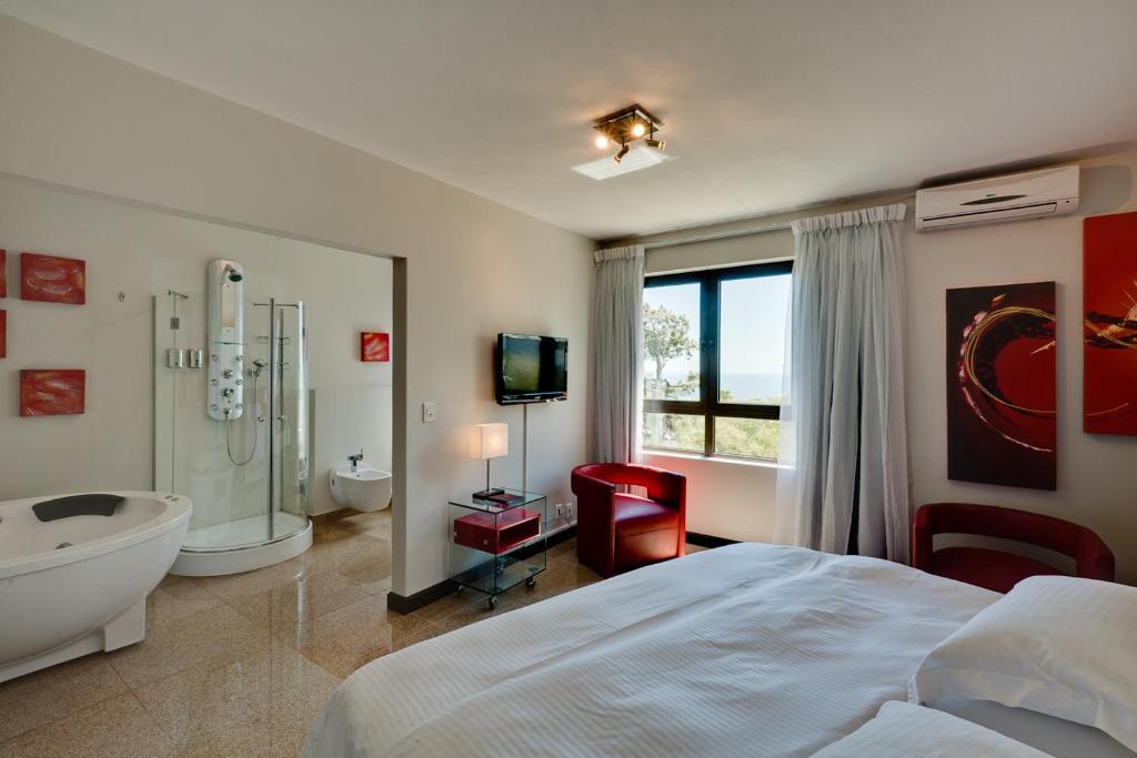 Camps Bay Ruby Suite photo