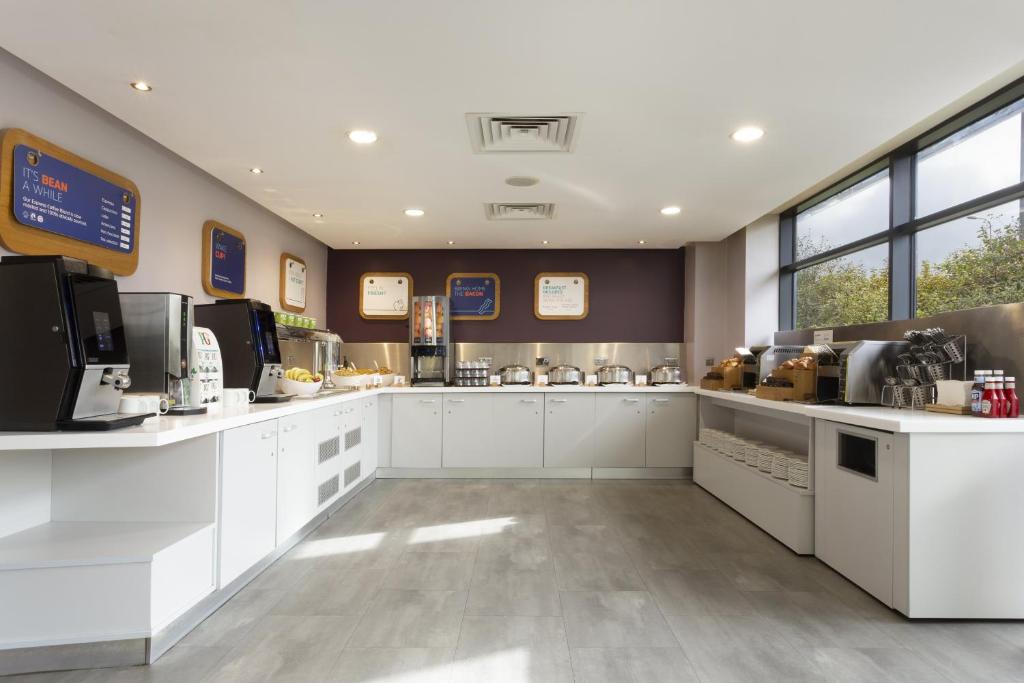 Holiday Inn Express Dunstable Photo 13