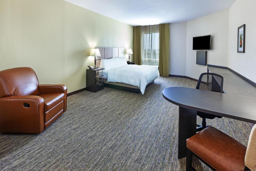 Candlewood Suites Houston - Spring photo