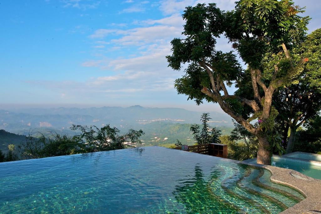 Fairy Lake Leisure Farm B & B