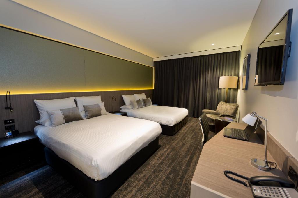 Glen Hotel and Suites photo