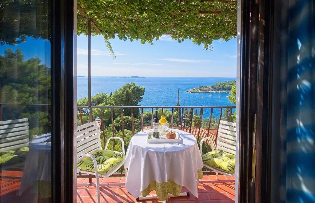 Apartment Areti — Hotel in Mlini