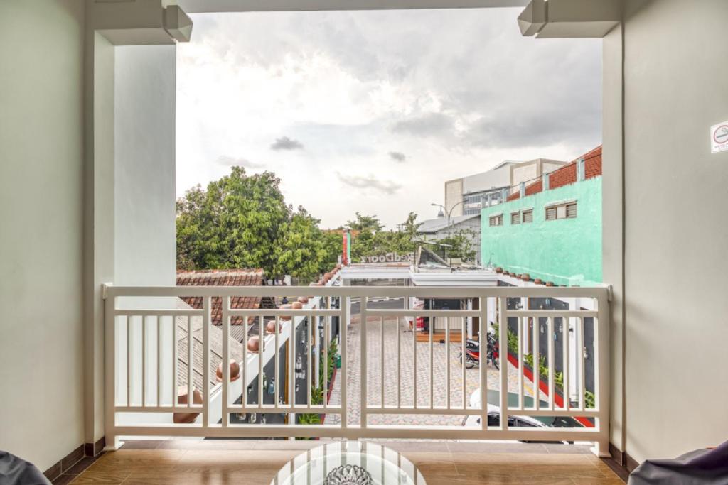 RedDoorz Plus near Gembira Loka Zoo 2