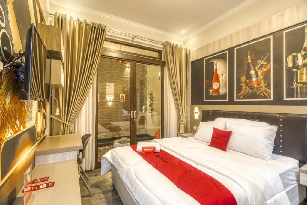 RedDoorz Plus near Gembira Loka Zoo 2