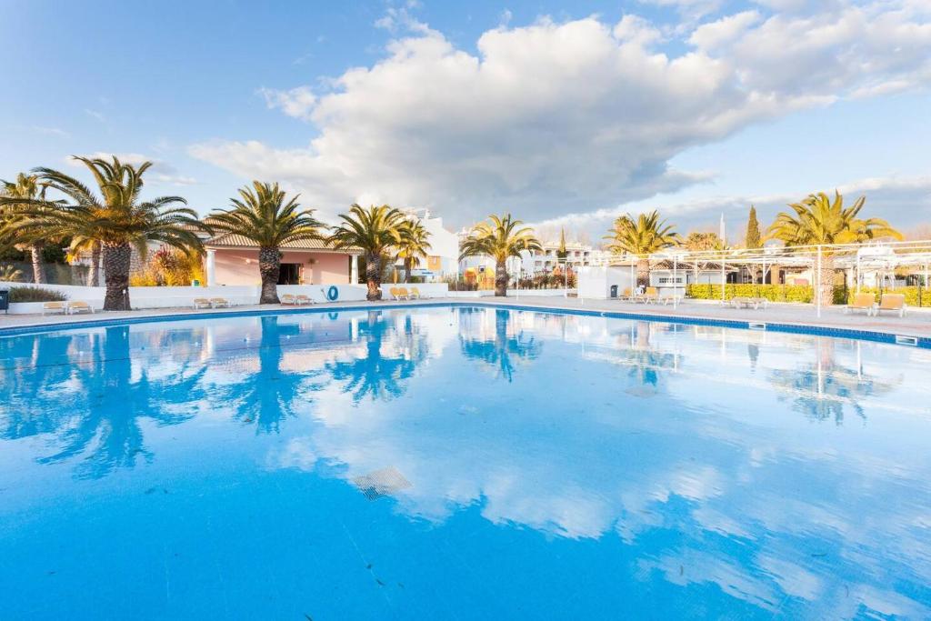 Cabanas Gold By Beach Rentals — Hotel in Tavira