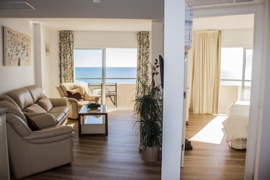 Beachfront apartment in Fuengirola with sea views - 5