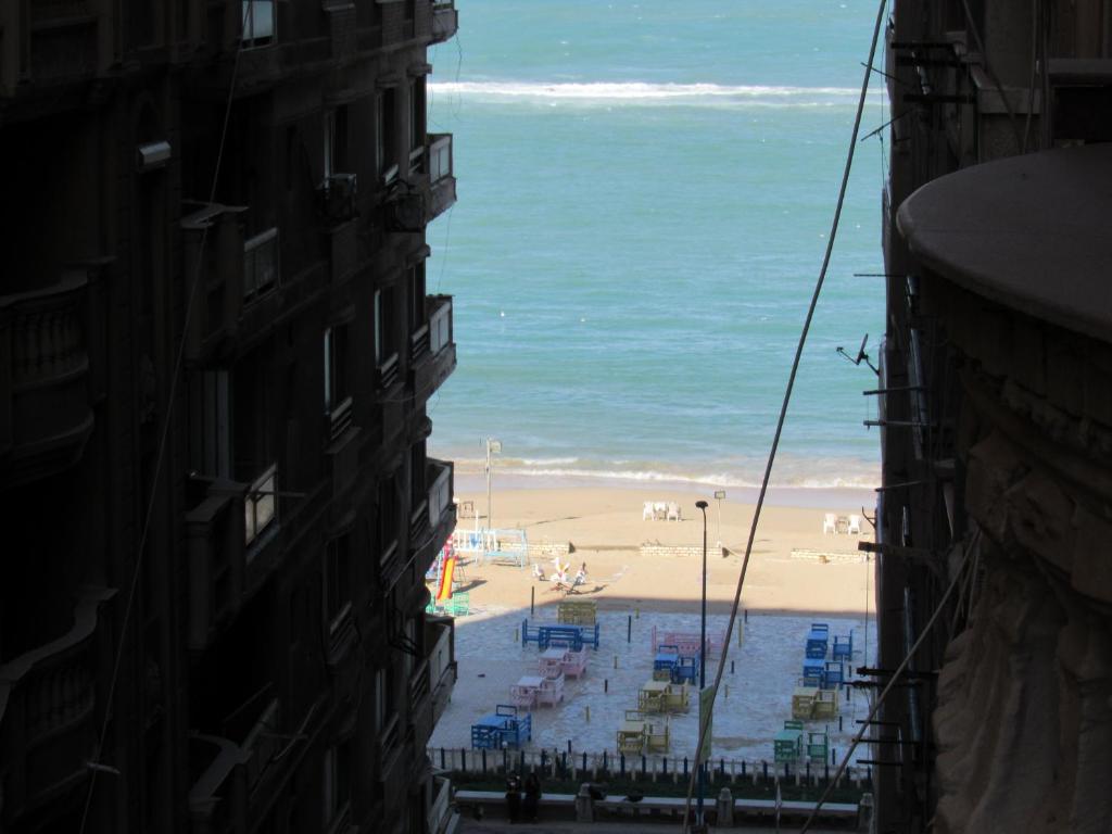 Beautiful sea view at Miami Beach & Montaza palace with Wi-Fi, شقة بجوار شاطئ ميامي و قصر المنتزة ترى البحر منظر جميل, Alexandrie