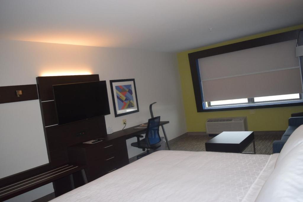 Holiday Inn Express And Suites Middletown photo