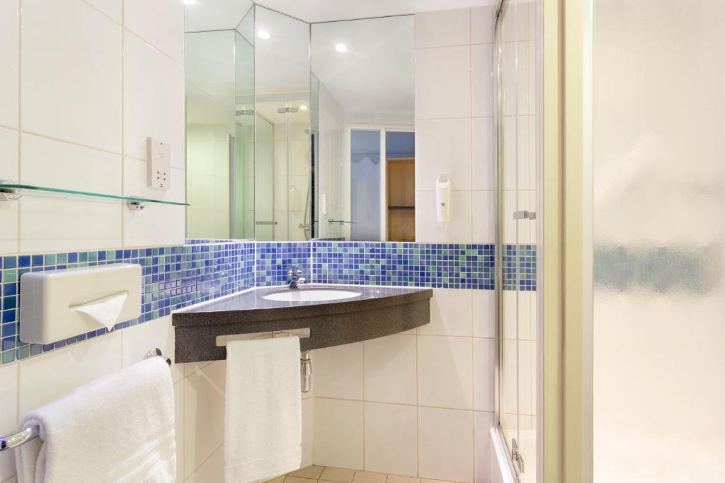Holiday Inn Express Earls Court photo