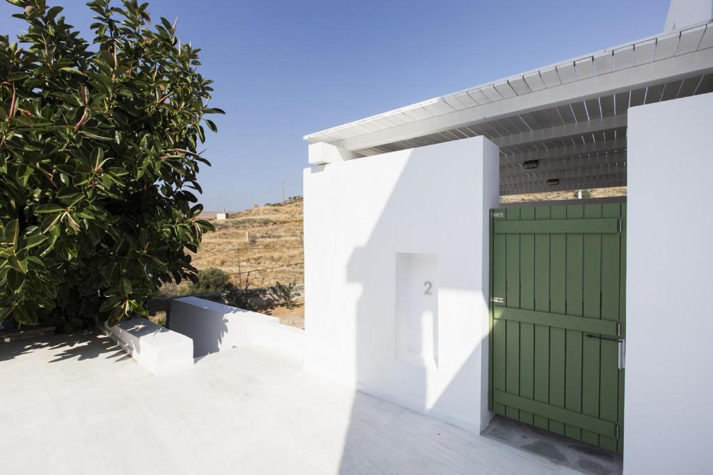 67sq meters modern apartment with a swimming pool and sea view in Koundouros photo