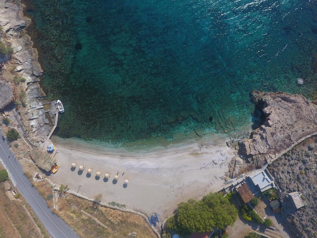 67sq meters modern apartment with a swimming pool and sea view in Koundouros photo
