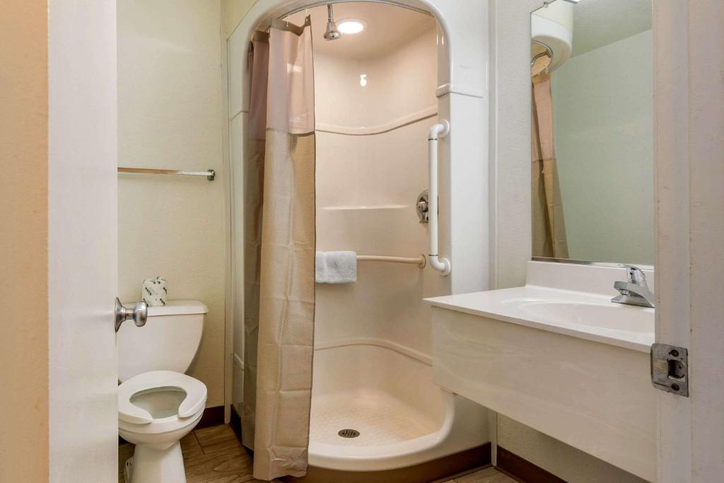 Rodeway Inn photo