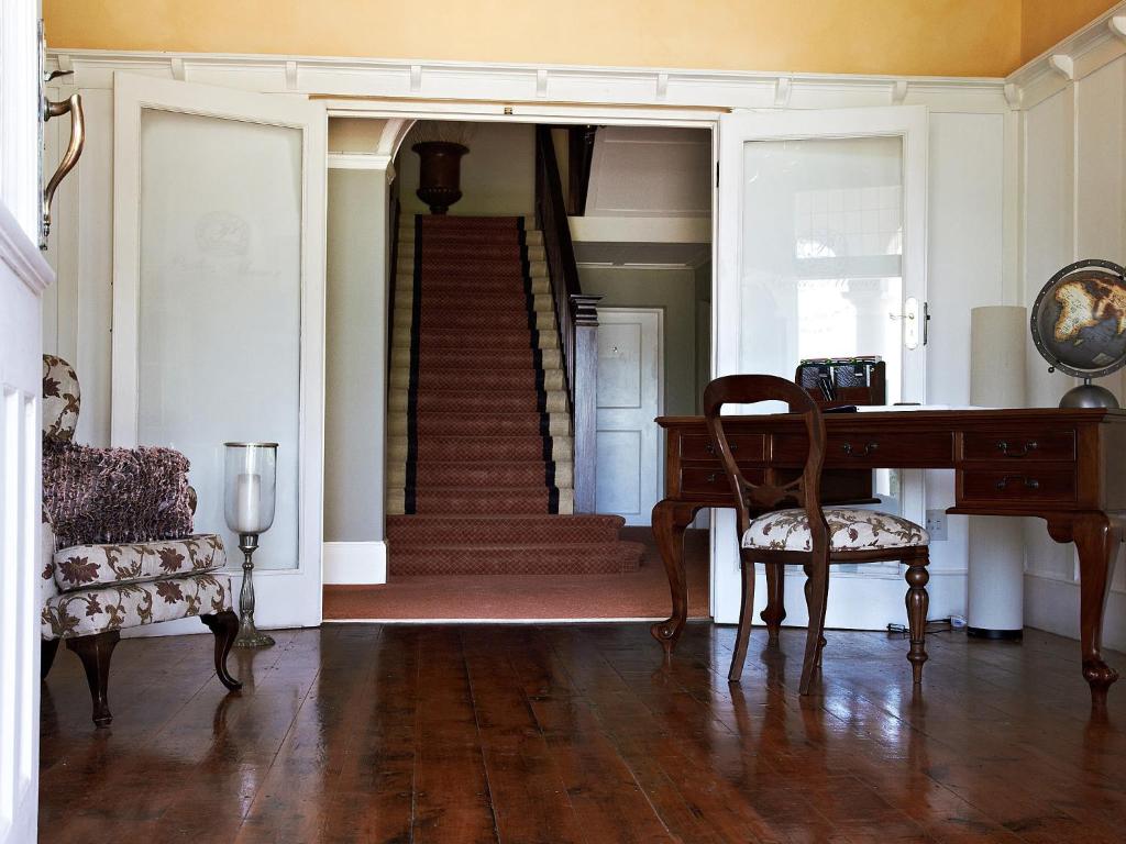 Parkes Manor photo