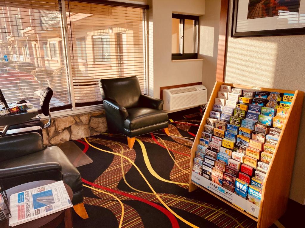 Super 8 by Wyndham Lawrence photo