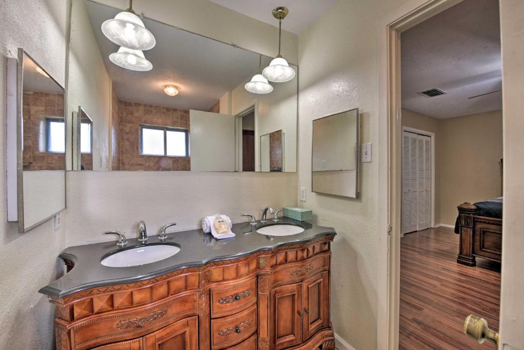 Pet-Friendly Texas Getaway with Fenced-In Yard! photo