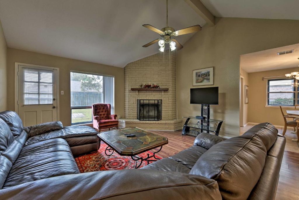 Pet-Friendly Texas Getaway with Fenced-In Yard! photo