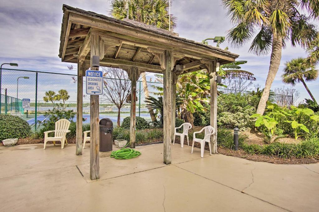 Gulf Shores Getaway with Pool Spa and Beach Access 전경