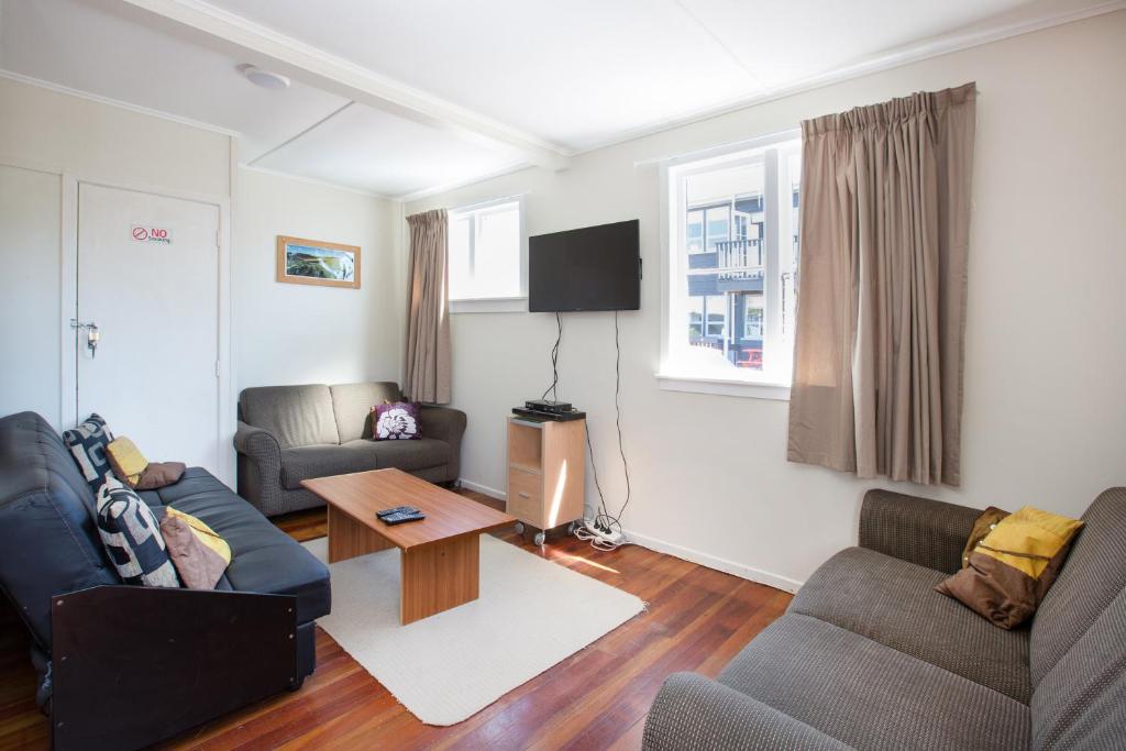 ห้องส่วนกลางสำหรับนั่งเล่น/ดูทีวี