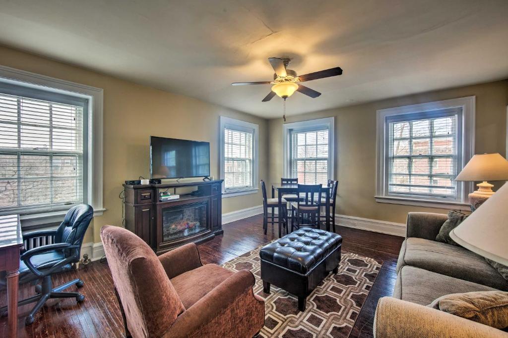 Walk to Shops, Dining and City Park Reading Apt, Reading