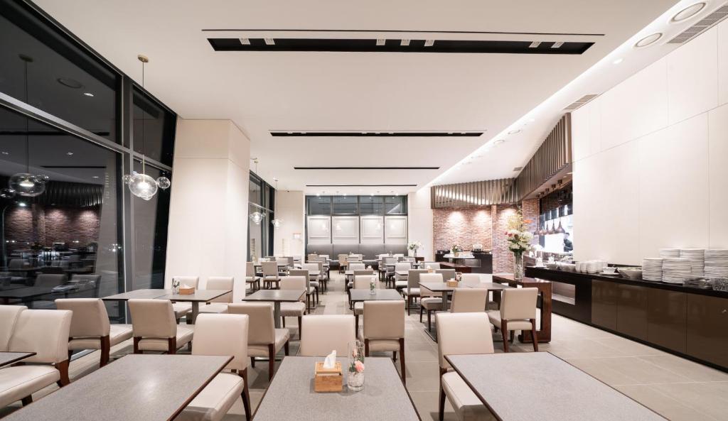 Dining Image