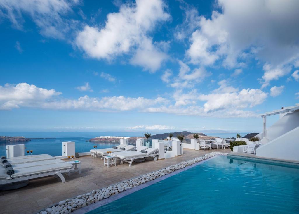 Above Blue Suites — Hotel in Santorini