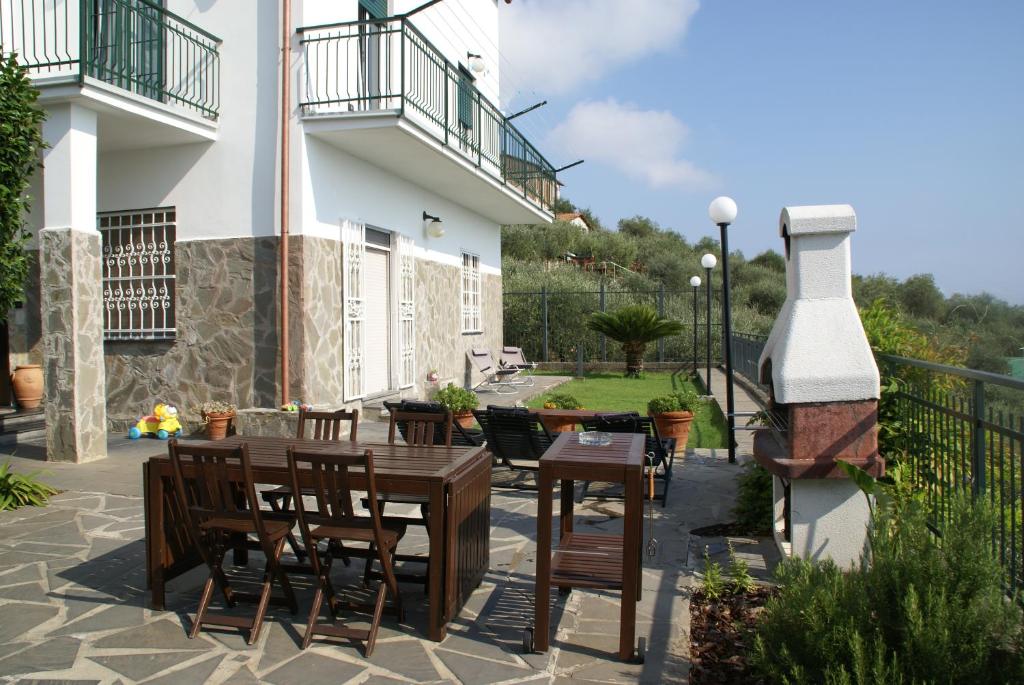 Sarina House Ocean View - 4