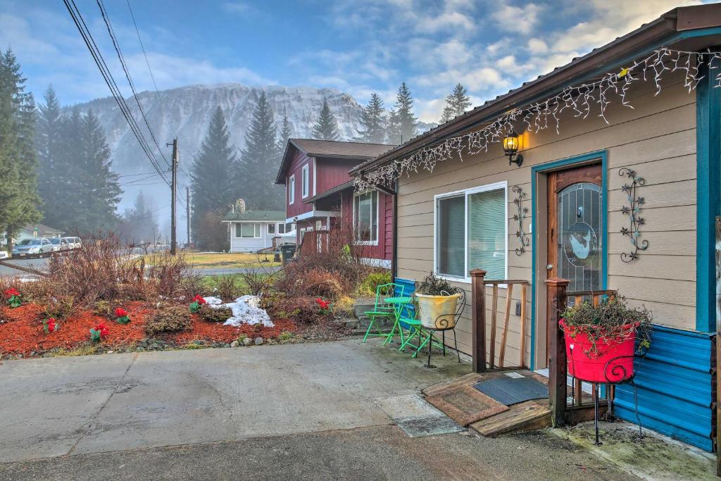 Quaint Juneau Apt with Scenic Mountain Surroundings!, Mendenhaven