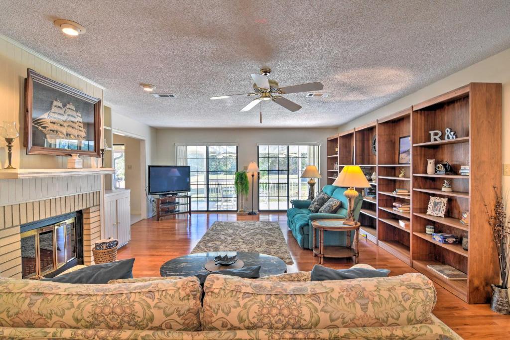 Diamondhead Home Near Bay St Louis and Beach Blvd