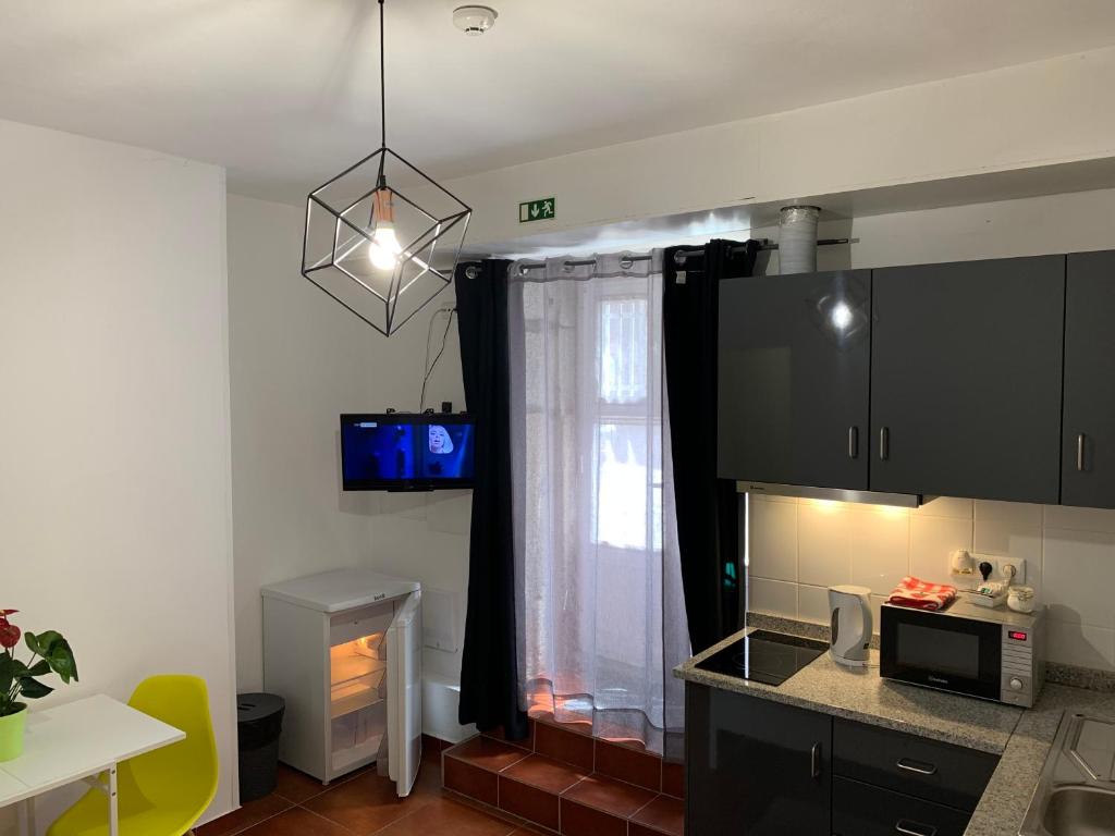 Facilities, Firmeza 358 studios - street level in Porto