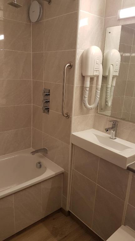 Travel Plaza Hotel photo