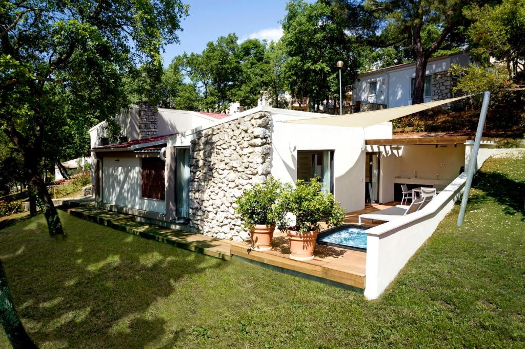 Villas Bellevue Plava Laguna — Hotel building in Poreč, Istria