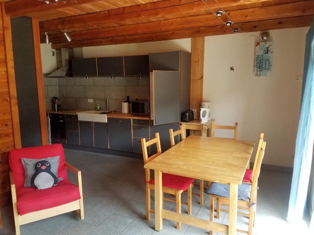 Appartement 58m2 avec jardin & terrasse dans chalet - 3