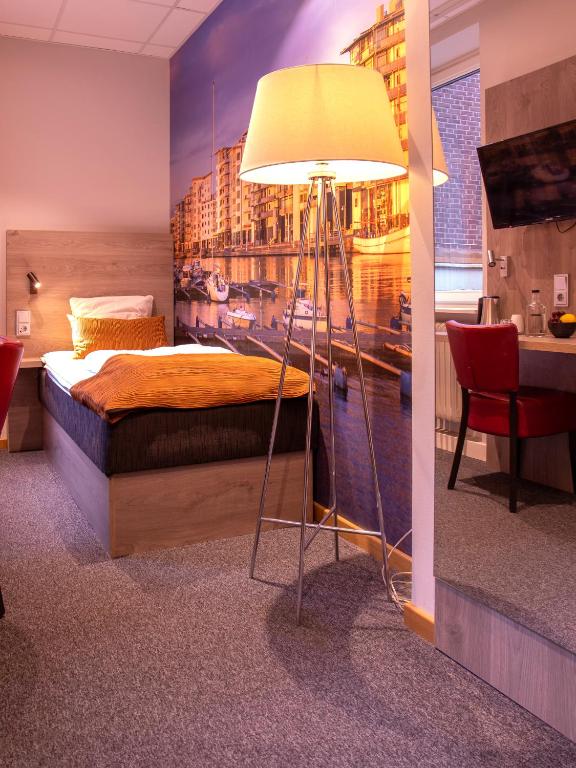 Single Room with Shared Bathroom