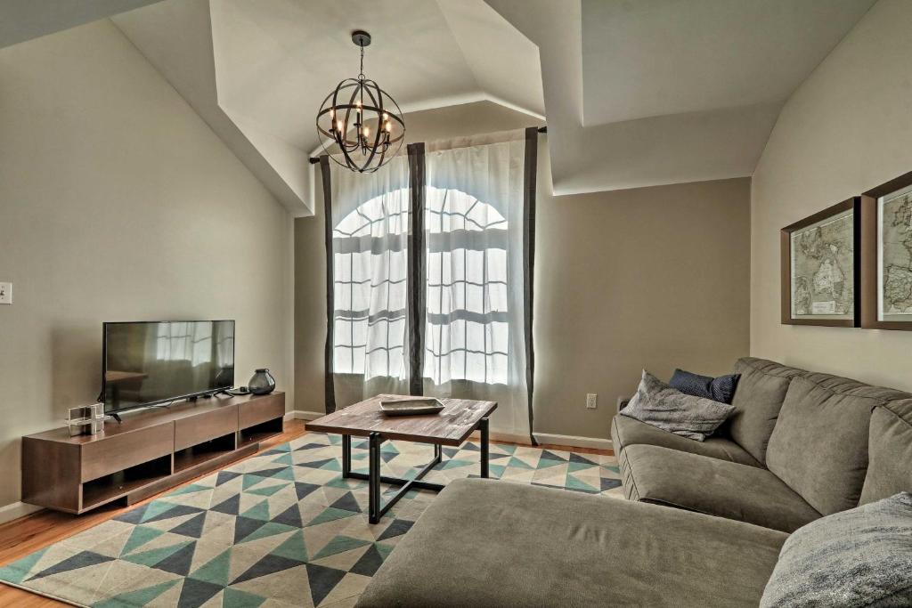 Modern Elizabeth Apt by Dining and NYC Transit!
