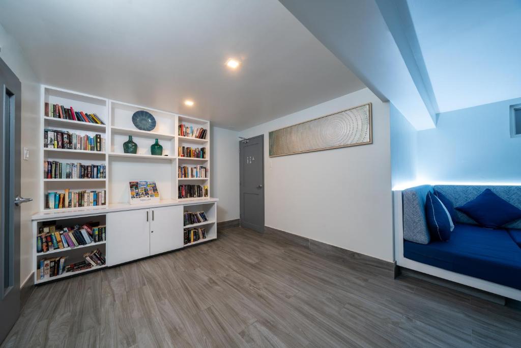 Shared lounge/TV area